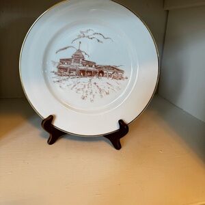 White and burgundy Newburgh Ferry Plate